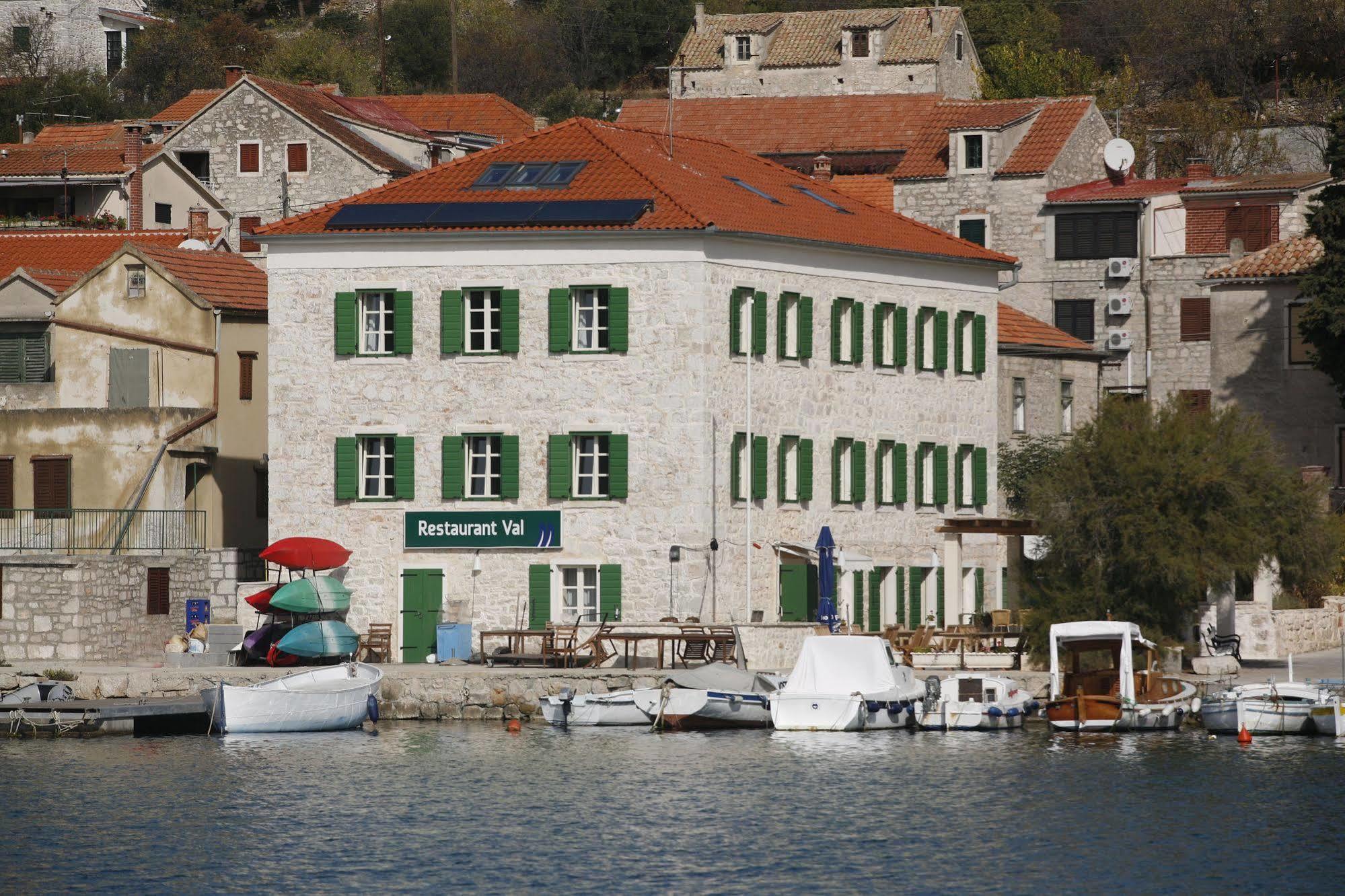 Hotel Maestral Prvić Luka Buitenkant foto