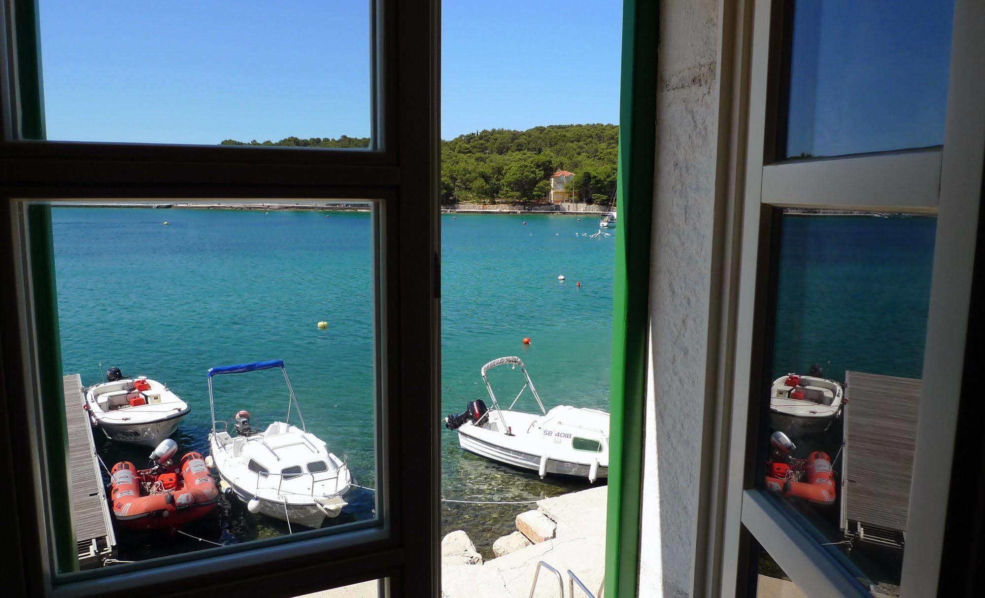 Hotel Maestral Prvić Luka Buitenkant foto