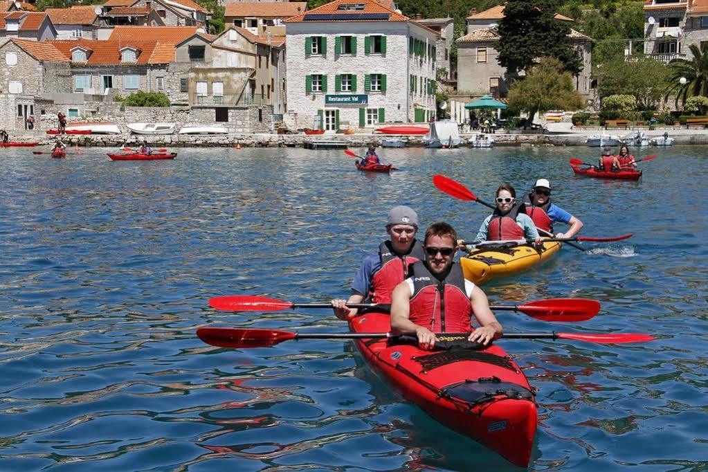Hotel Maestral Prvić Luka Buitenkant foto